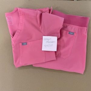 Figs Neon Pink XS Catarina and SP Livingston